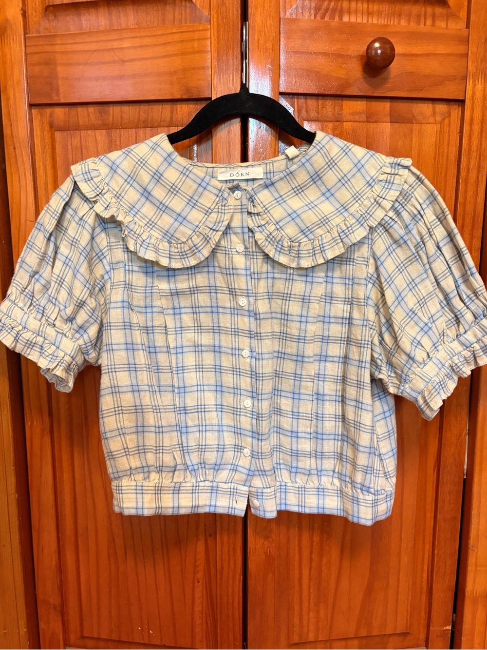 Doen Sparrow top in Meadowlark Cream & Light Blue Plaid Scalloped-Collar Crop - Picture 2 of 6